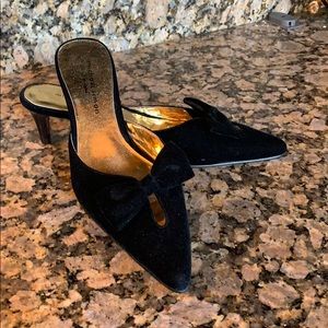 Michael Simon black velvet heels Size 7